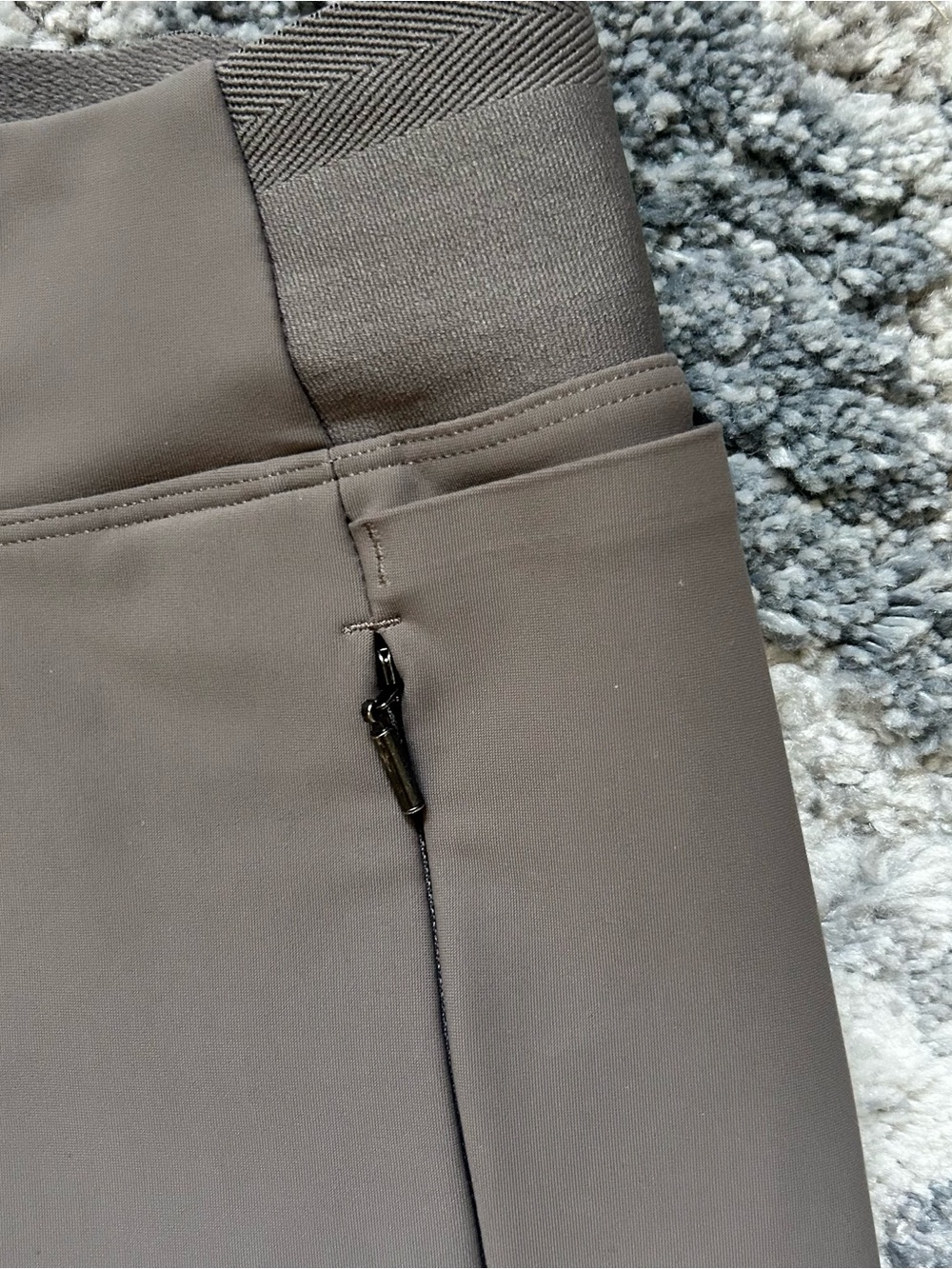 Athleta Stellar Tights in Bluff Grey - Picture 4 of 4
